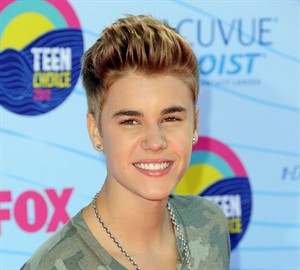 Group says Justin Bieber wrong about free gas, offers to trace native heritage | iNFOnews.ca CP19645787