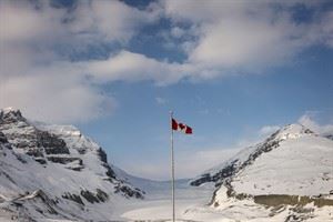 Athabasca glacier melting at 'astonishing' rate of more than five metres a year | iNFOnews.ca CP28499743