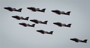 Snowbirds flying team cancels U.S. show after budget cuts reduce flying hours | iNFOnews.ca CP27151742