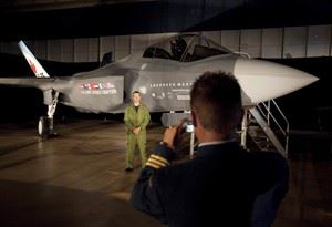 Future Canadian fighter jocks to split simulator and real-world training time | iNFOnews.ca CP21868475