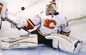 Crowded goaltending situation "a nice problem to have" as Heat open AHL season | iNFOnews.ca CP20405193