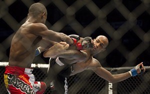 Move from football to mixed martial arts is elementary for Walel Watson | iNFOnews.ca CP20148562