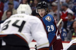 Nathan MacKinnon all smiles about NHL rookie experience, says life is awesome | iNFOnews.ca CP25384093