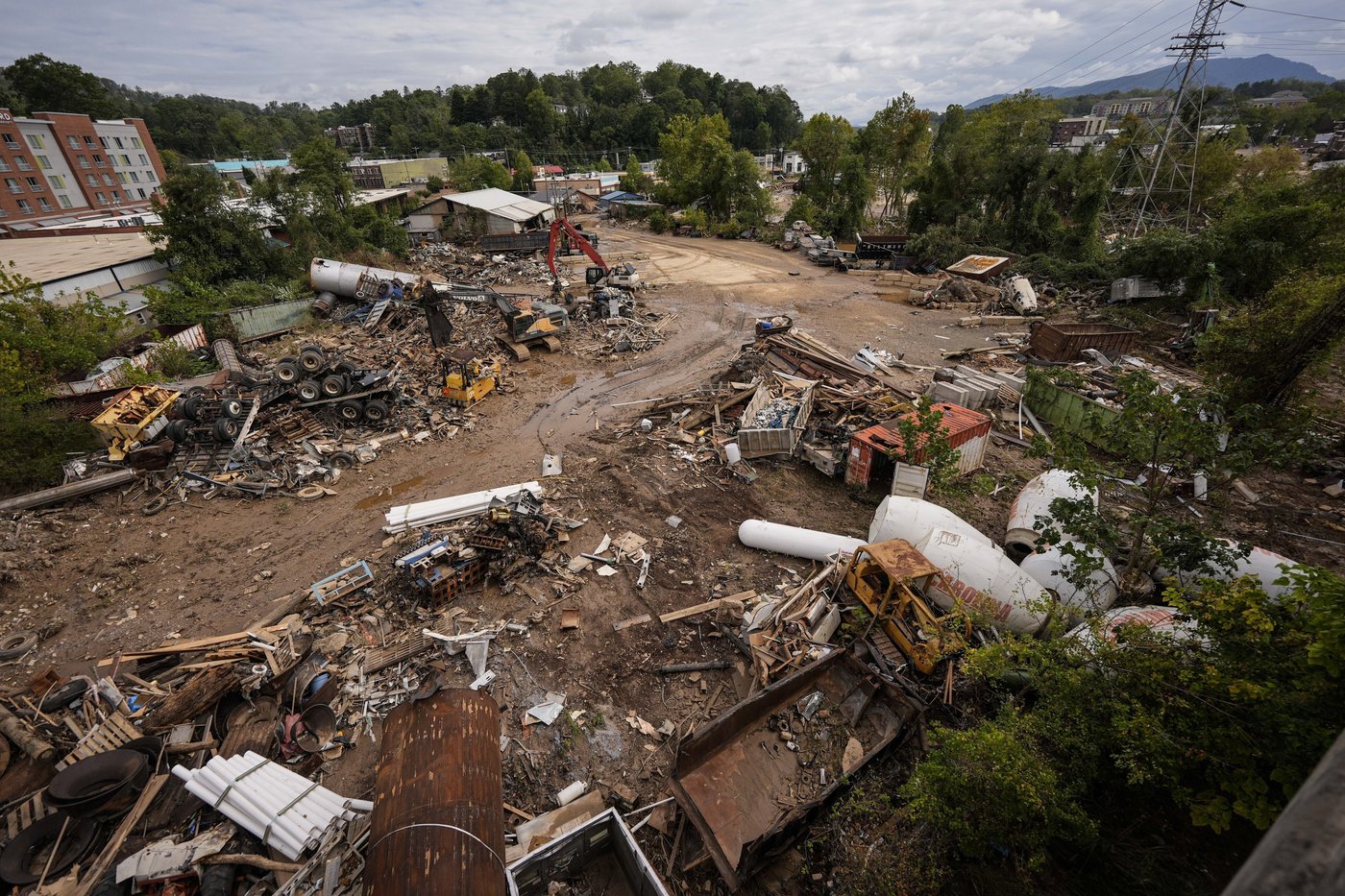 Supplies arrive by plane and by mule in North Carolina as Helene's death toll tops 130 | iNFOnews.ca Supplies arrive by plane and by mule in North Carolina as Helene's death toll tops 130 | iNFOnews.ca