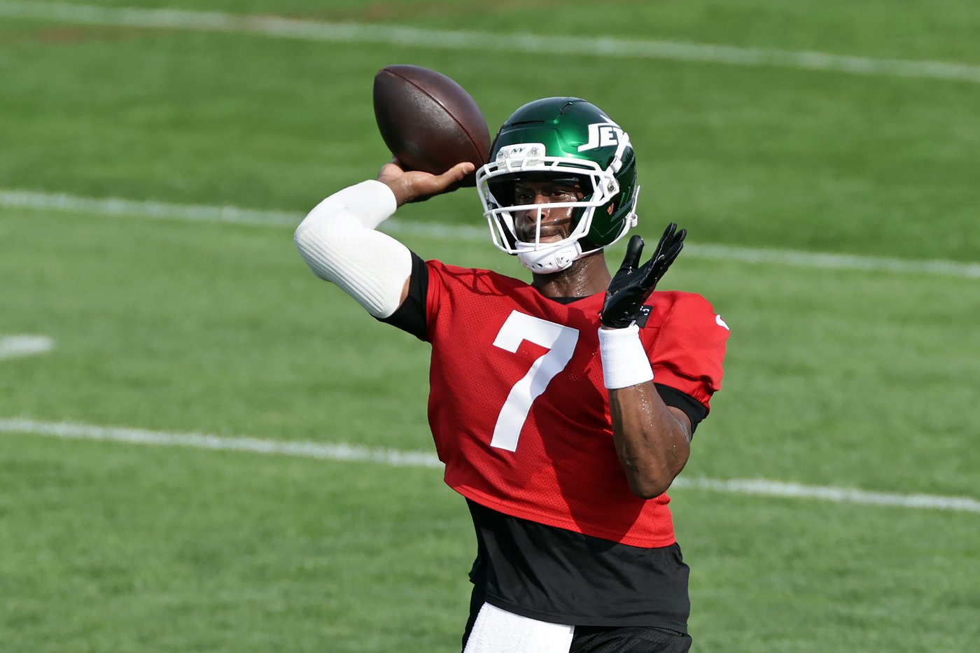 At 35 and in 14th season, Jets' Geno Smith has Frank Reich seeing a QB in his prime 'like he's 28' | iNFOnews.ca
