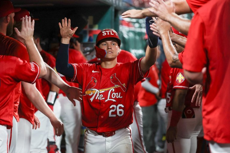 Cardinals outlast the Braves 2-1 early Saturday after a long rain delay | iNFOnews.ca