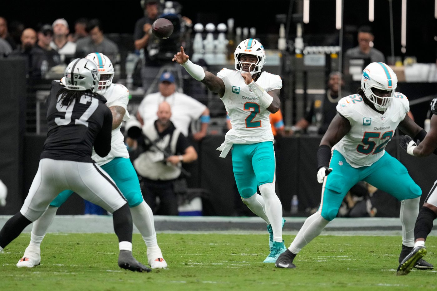 Kirk Cousins hits 301 career TD passes as Raiders open the season with a 27-13 win over Dolphins | iNFOnews.ca Kirk Cousins hits 301 career TD passes as Raiders open the season with a 27-13 win over Dolphins | iNFOnews.ca