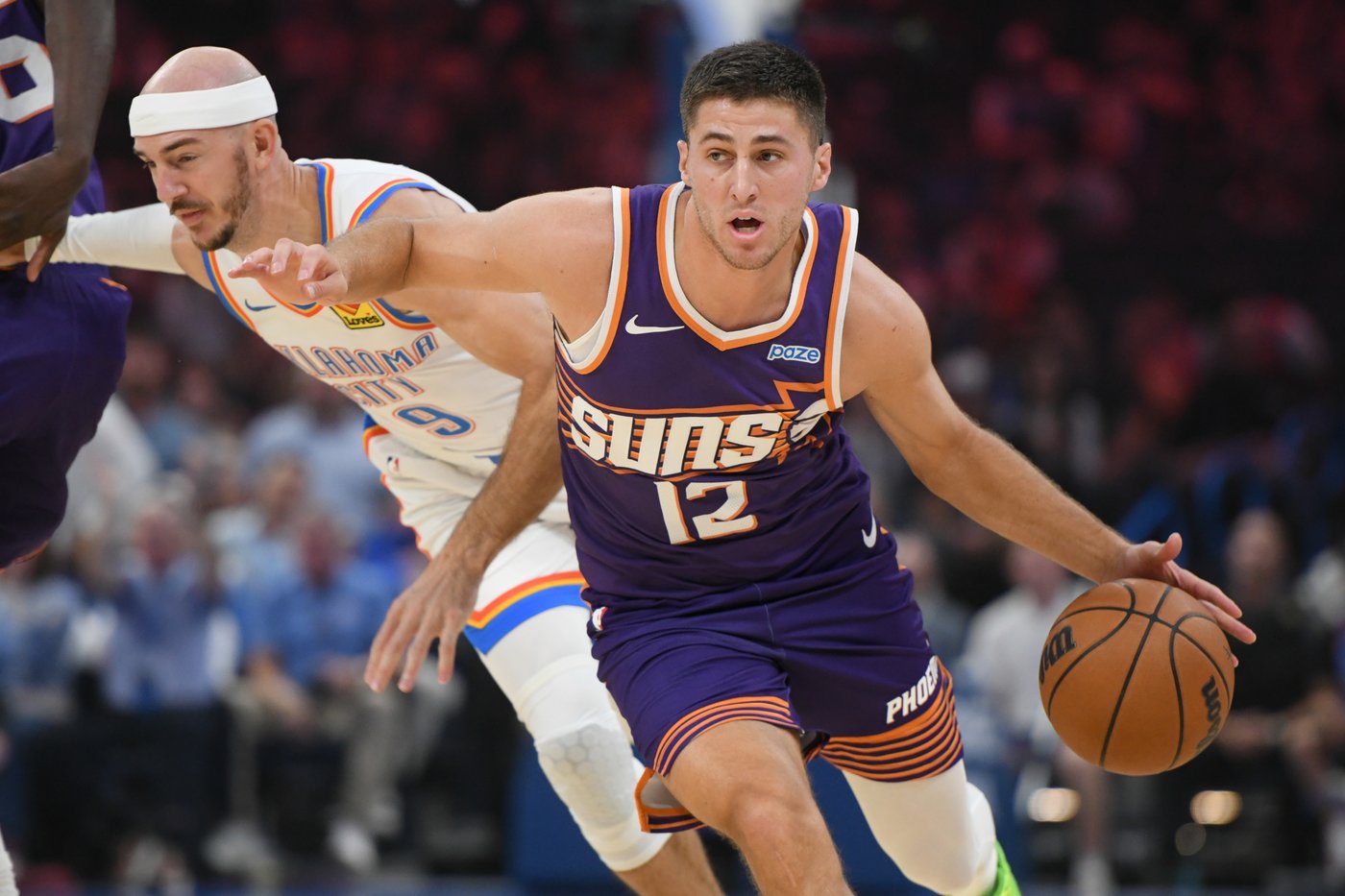 Thunder guard Alex Caruso assisted to locker room with sprained ankle | iNFOnews.ca