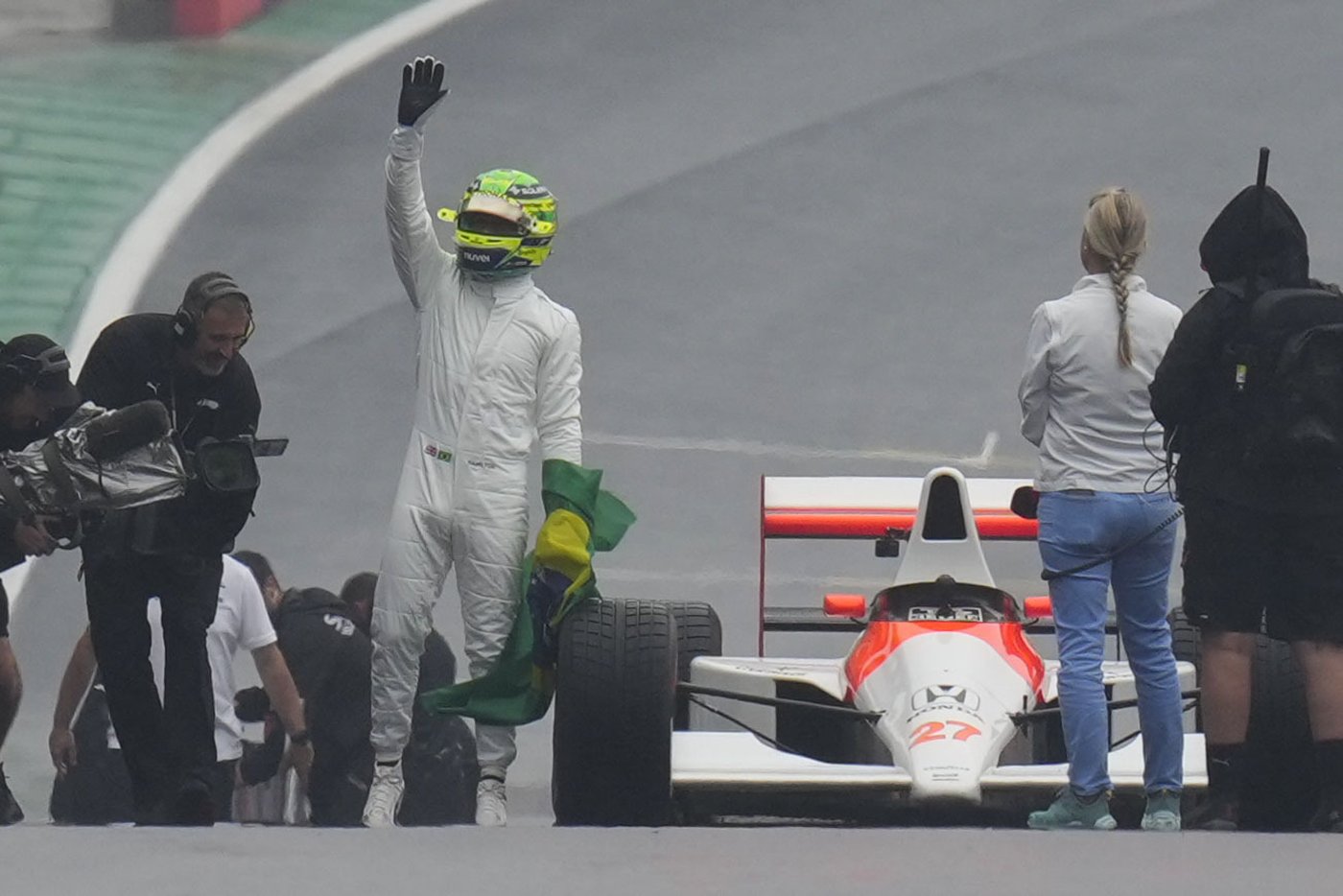 Emotional Hamilton drives Senna's car before Brazilian Grand Prix, regrets he can't race with it | iNFOnews.ca Emotional Hamilton drives Senna's car before Brazilian Grand Prix, regrets he can't race with it | iNFOnews.ca