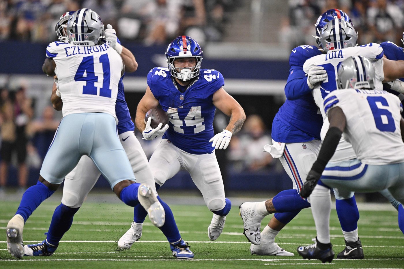 Giant firsts for rookies as RB Cam Skattebo scores TD and QB Jaxson Dart takes snap for NY | iNFOnews.ca