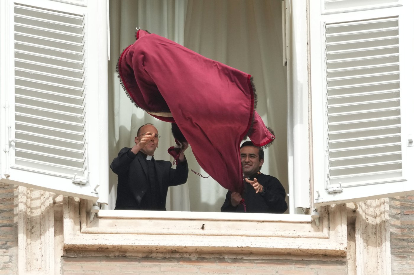 Pope Leo XIV urges humanitarian cooperation between Ukraine and Russia during call with Zelenskyy | iNFOnews.ca Pope Leo XIV urges humanitarian cooperation between Ukraine and Russia during call with Zelenskyy | iNFOnews.ca
