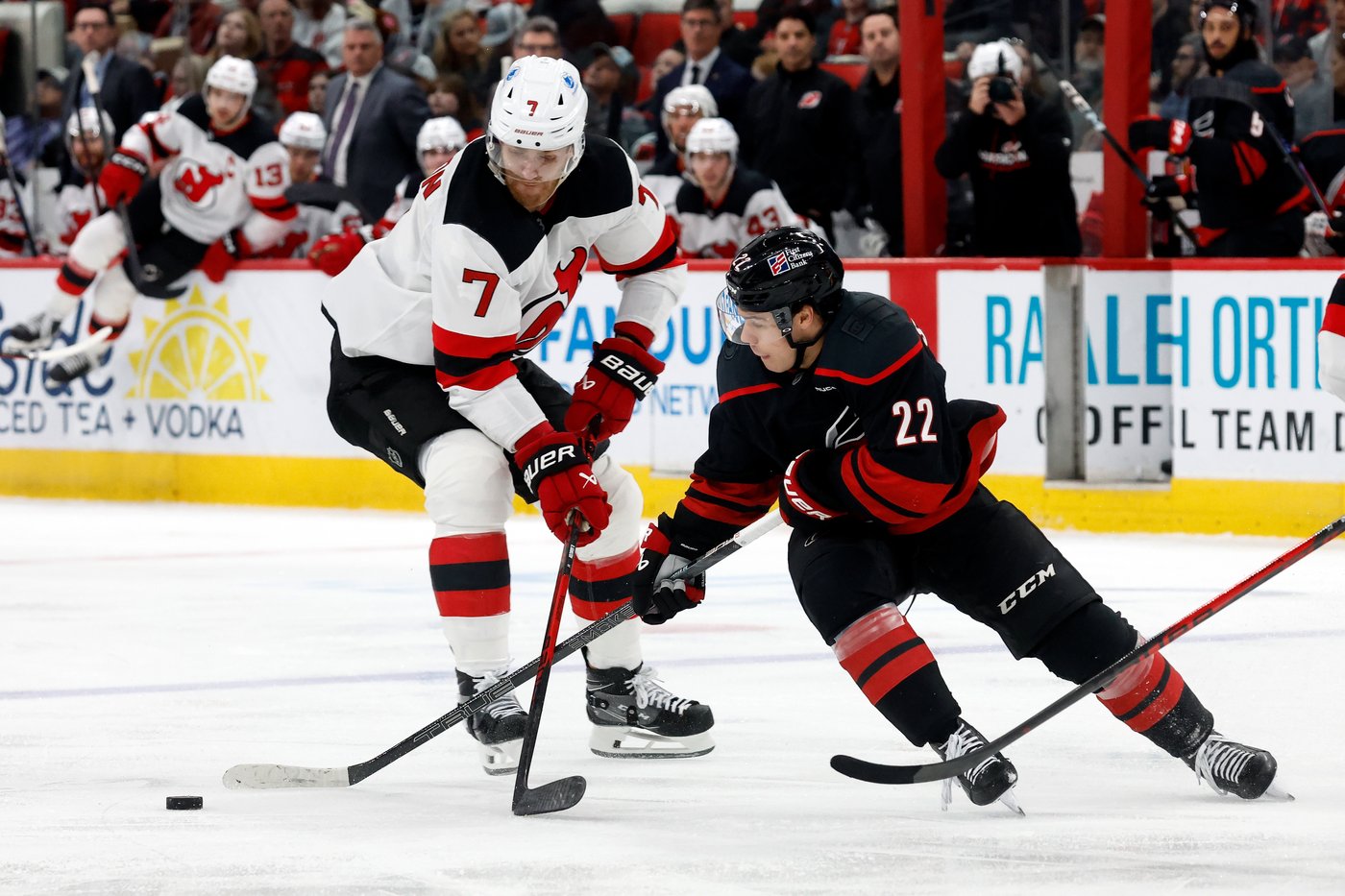 Ehlers leads Hurricanes to 5-2 win over Devils | iNFOnews.ca