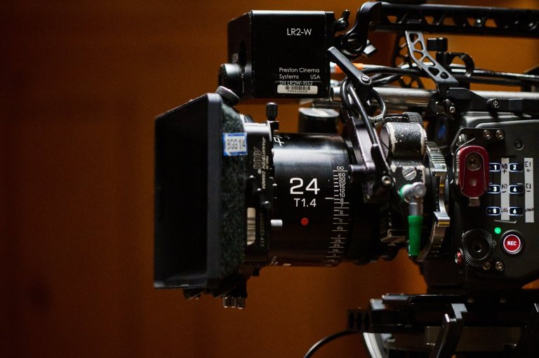 Most Canadian actors earn less than $20K per year from screen work, survey finds | iNFOnews.ca