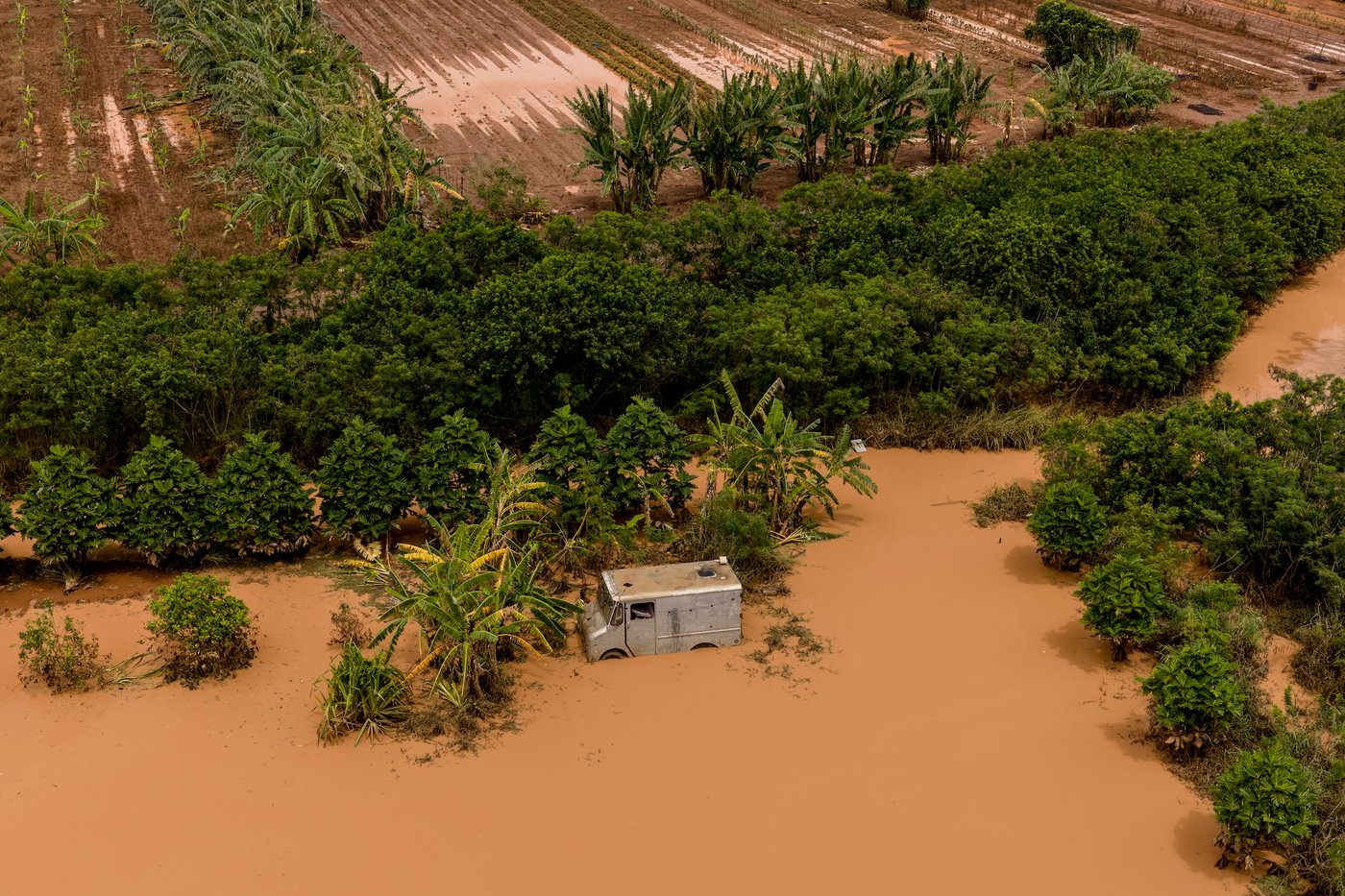 Hawaii digs out from another round of flooding after a surprise downpour, in photos | iNhome