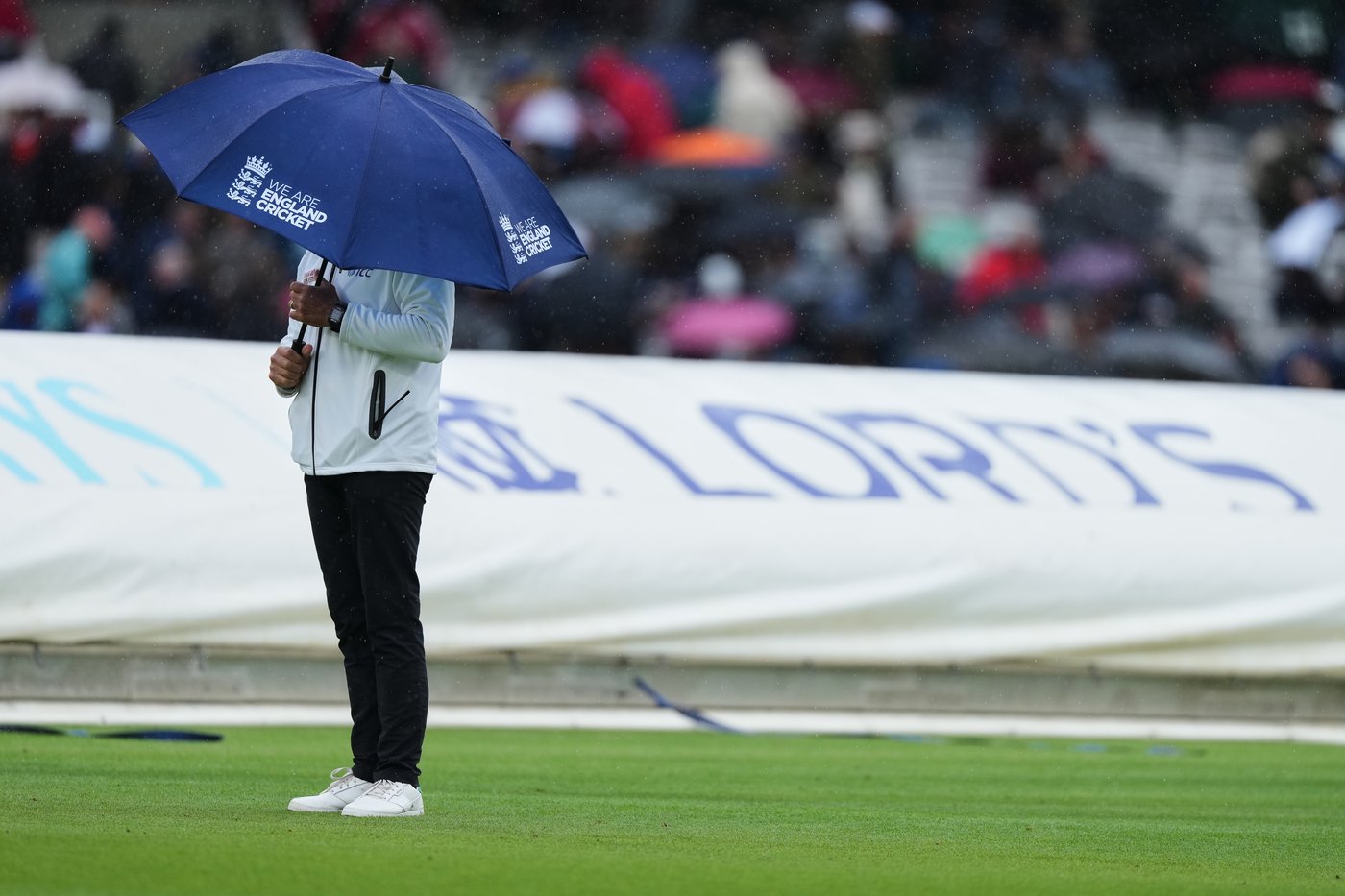 Rain chaos stalls England at Lord's as New Zealand slumps to 55-5 chasing 254 | iNFOnews.ca