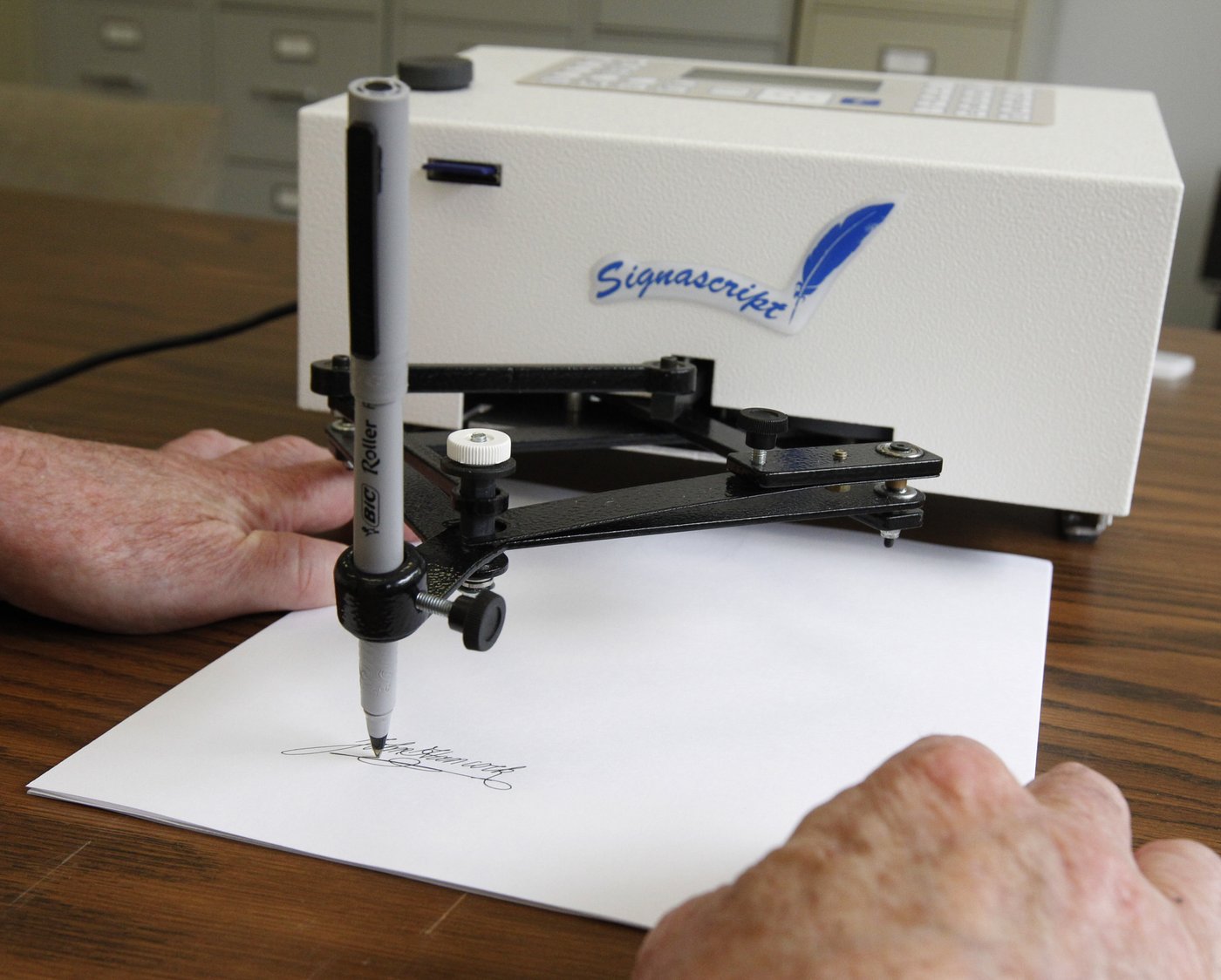 Presidents have used autopens for decades. Now Trump objects to Biden's use of one | iNFOnews.ca