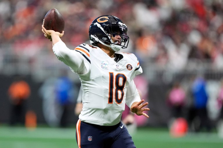 Caleb Williams completes first 12 passes in return after missing 3 games as Bears top Falcons 31-23 | iNFOnews.ca