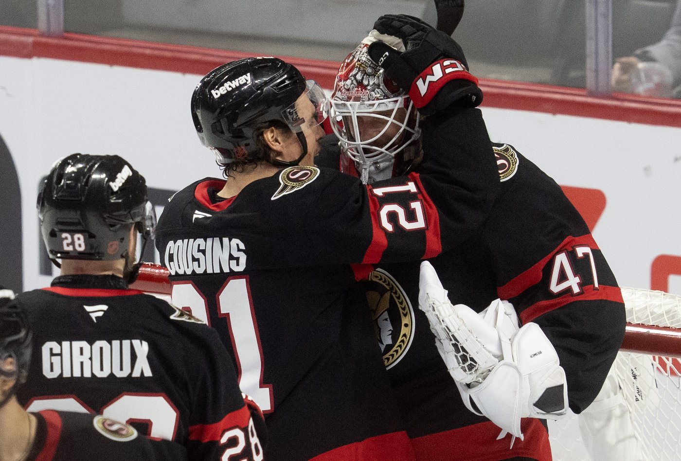 Tkachuk scores winner with 11.1 seconds left to play as Senators edge Islanders 3-2 | iNFOnews.ca
