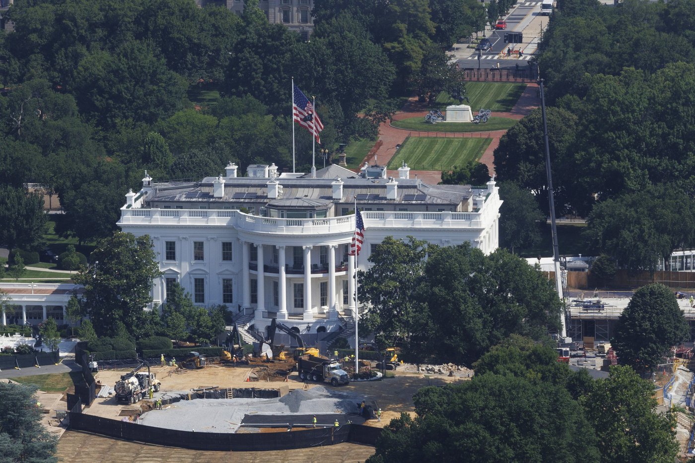 Trump says he's building a White House helipad for a new, more powerful Marine One | iNFOnews.ca Trump says he's building a White House helipad for a new, more powerful Marine One | iNFOnews.ca