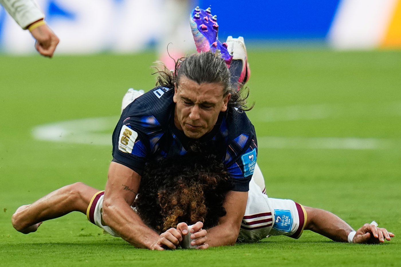 One Extraordinary Photo: Capturing the physicality of the Spain-Uruguay match | iNFOnews.ca One Extraordinary Photo: Capturing the physicality of the Spain-Uruguay match | iNFOnews.ca