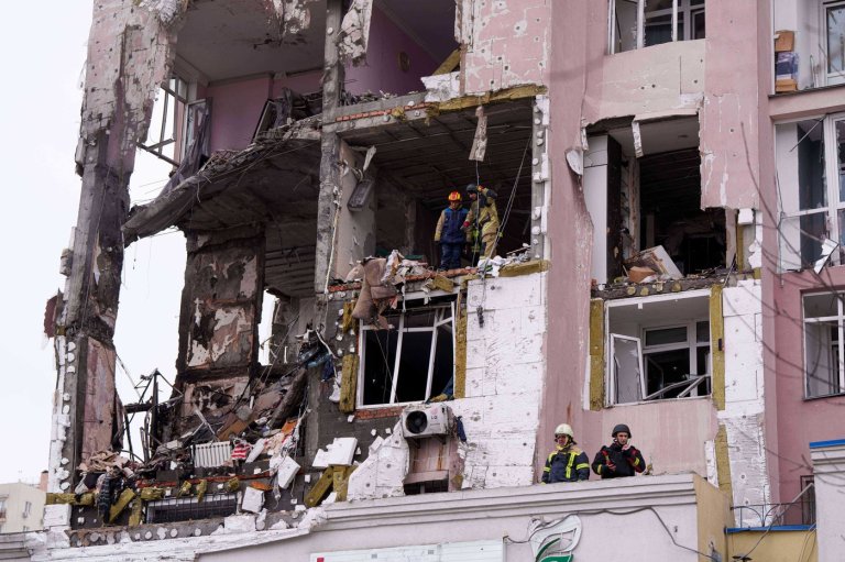 Photos show the destruction after Russia's latest attacks on Kyiv | iNFOnews.ca
