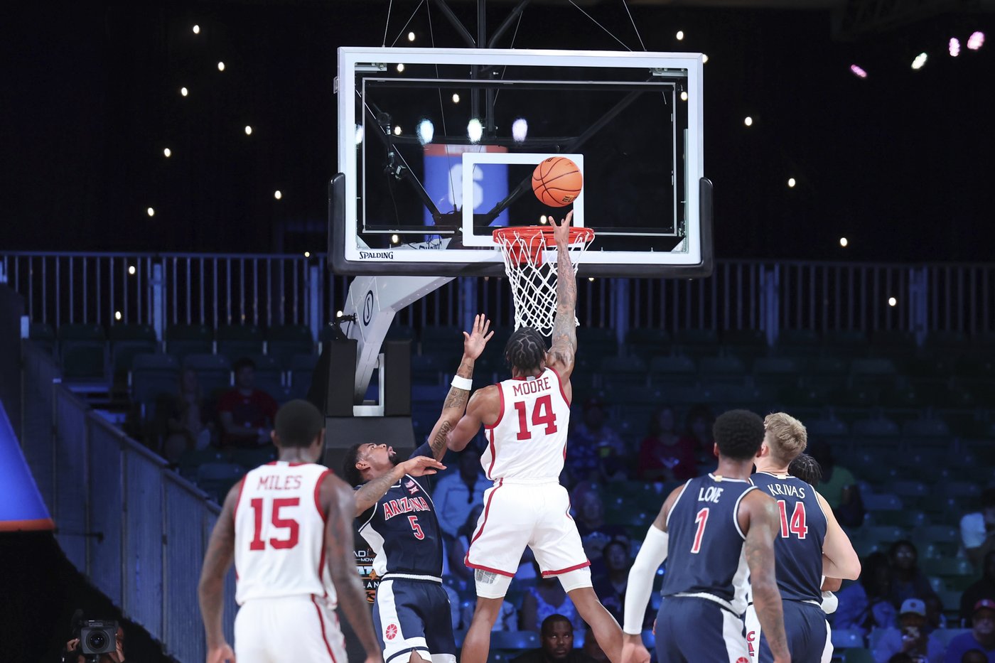 Moore and Fears combine for 50 points as Oklahoma tops No. 24 Arizona in Battle 4 Atlantis | iNFOnews.ca