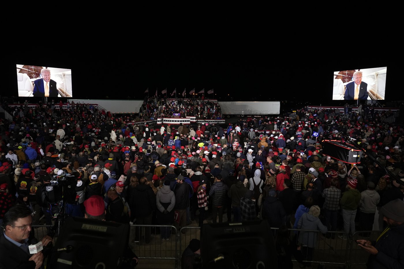 The Latest: Trump sits down with Joe Rogan, Harris rallies with Beyoncé | iNFOnews.ca