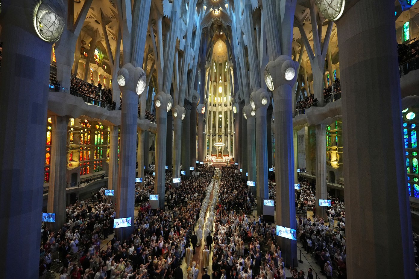 Pope honors Barcelona's Sagrada Familia as masterpiece of stone, color and light on Gaudí centenary | iNFOnews.ca