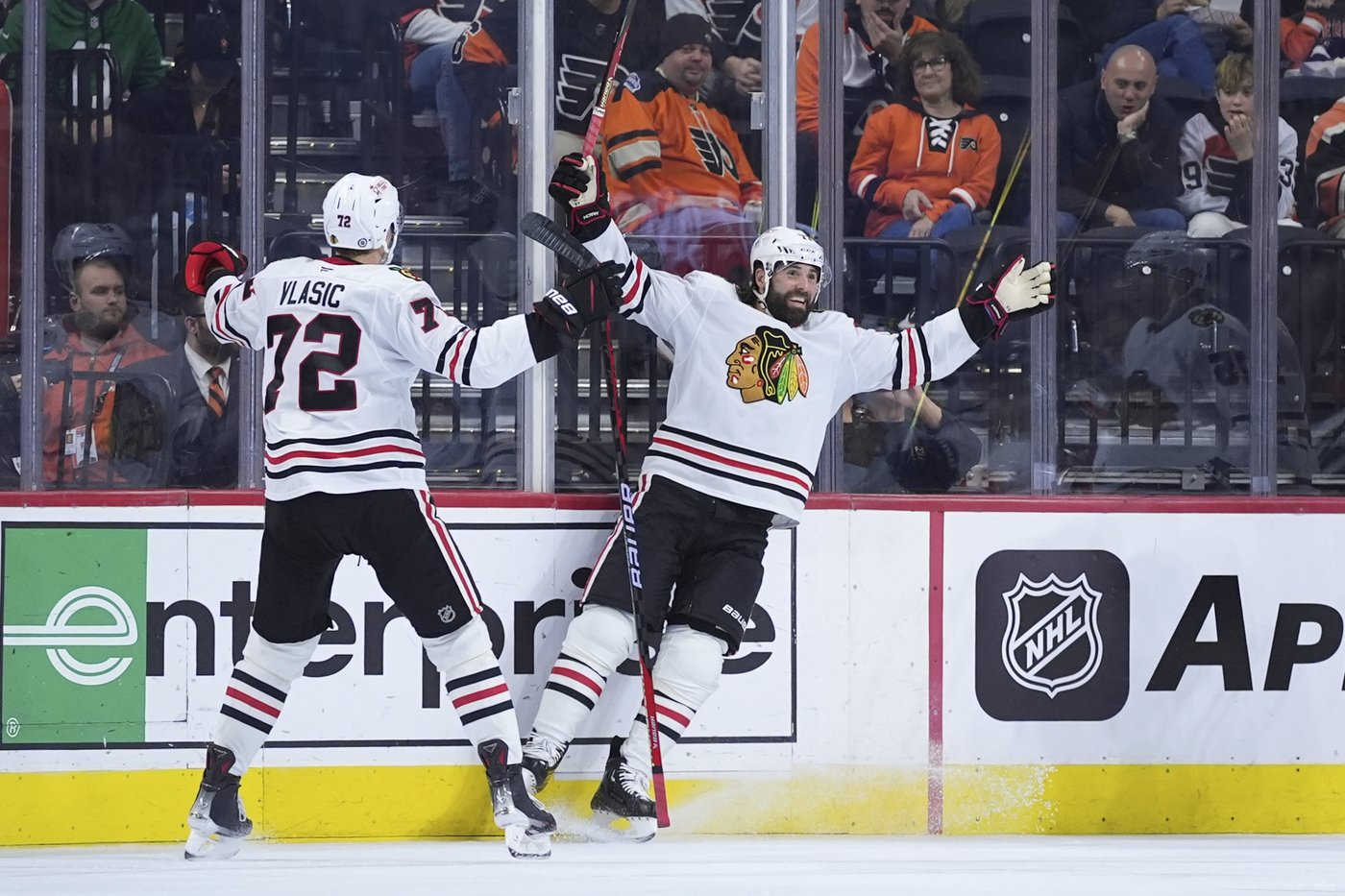 Michkov scores in overtime, Flyers rally to beat Blackhawks 3-2 | iNFOnews.ca