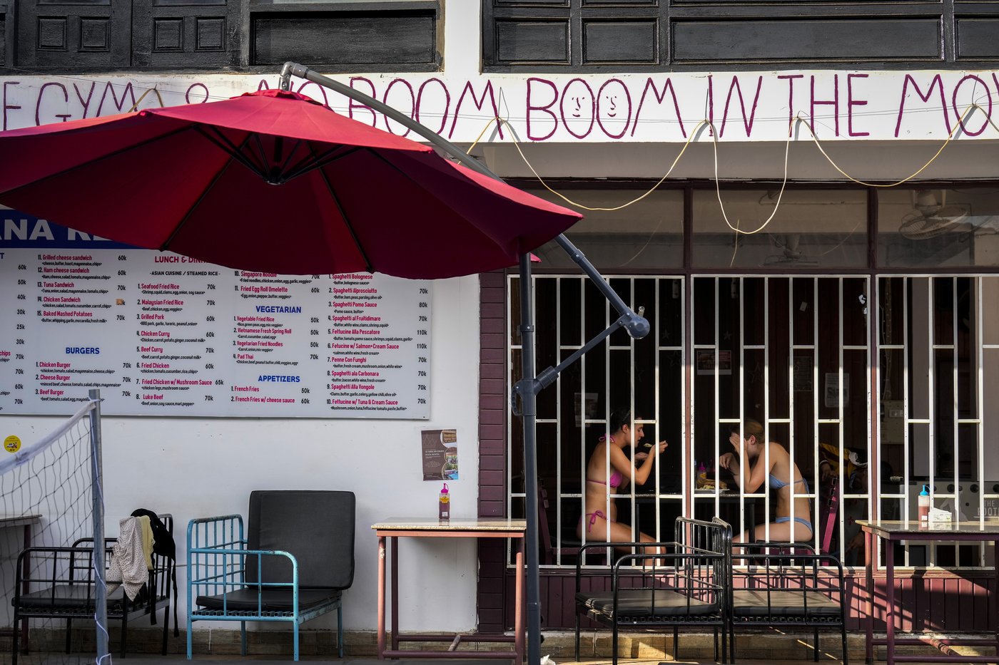 Australian teen and British woman who drank tainted alcohol in Laos have died, bringing toll to 5 | iNFOnews.ca Australian teen and British woman who drank tainted alcohol in Laos have died, bringing toll to 5 | iNFOnews.ca