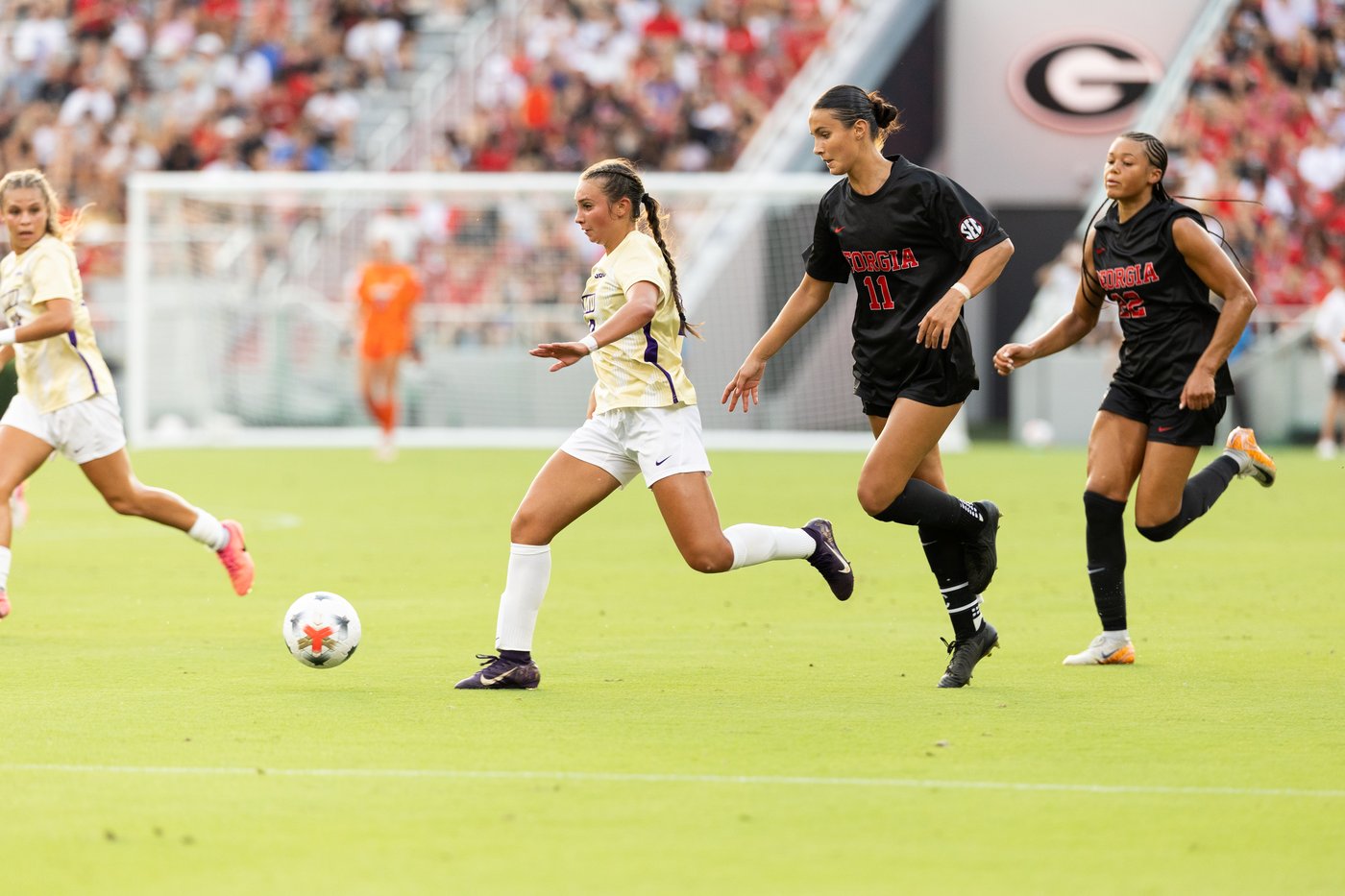 Georgia women's soccer team breaks NCAA attendance record with crowd of 25,433 | iNFOnews.ca Georgia women's soccer team breaks NCAA attendance record with crowd of 25,433 | iNFOnews.ca