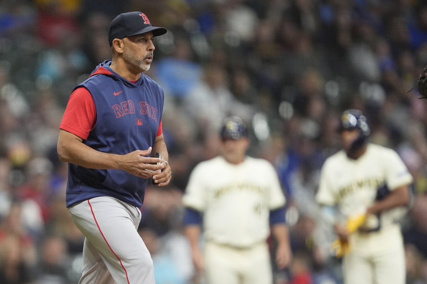 Red Sox manager Alex Cora and Yankees slugger Aaron Judge create happy moment for Cora's twin boys | iNFOnews.ca