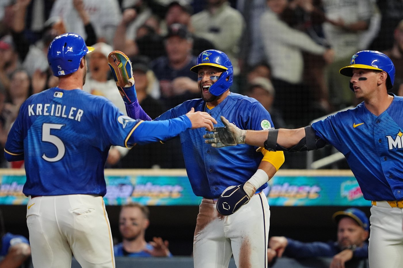Rangers falter in AL West chase, lose to Twins 10-2 as deGrom matches high by allowing 8 earned runs | iNFOnews.ca Rangers falter in AL West chase, lose to Twins 10-2 as deGrom matches high by allowing 8 earned runs | iNFOnews.ca