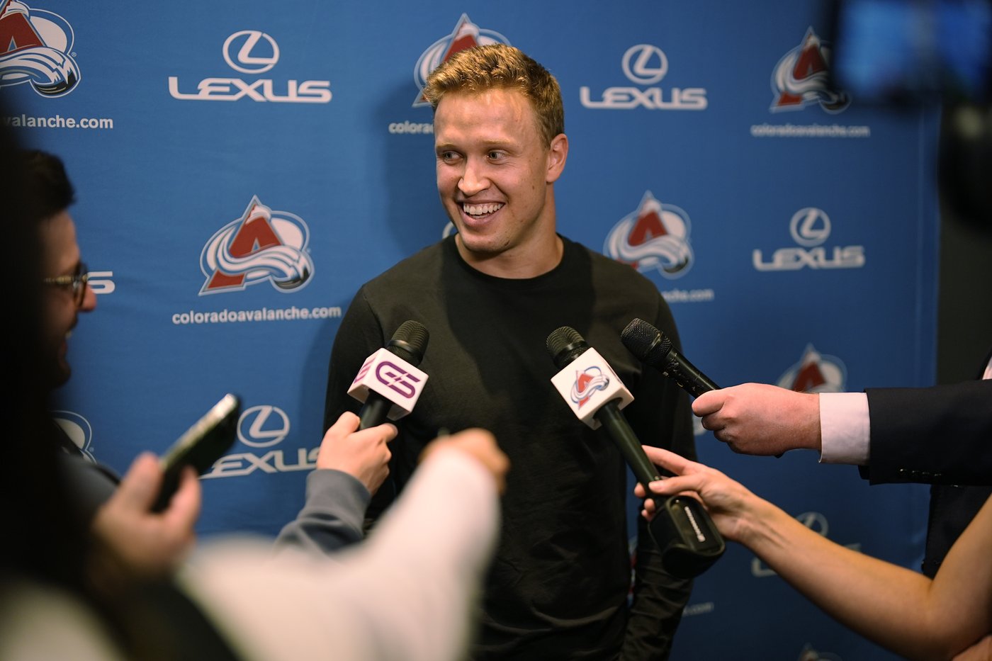 Avs forward Logan O'Connor signs 6-year extension to stay with the team through 2030-31 season | iNFOnews.ca Avs forward Logan O'Connor signs 6-year extension to stay with the team through 2030-31 season | iNFOnews.ca