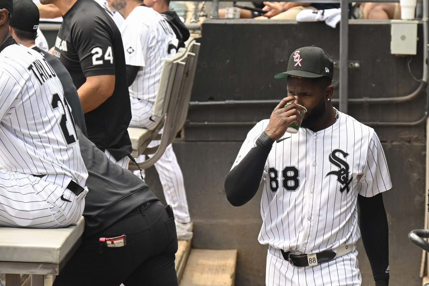 White Sox slugger Luis Robert Jr. being evaluated after he was hit by a pitch | iNFOnews.ca