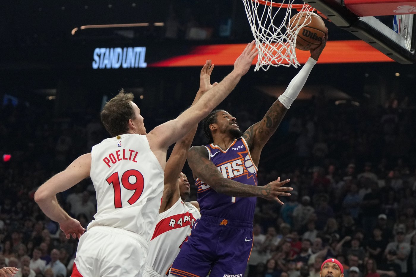 Devin Booker scores 25, Suns cruise past Raptors 120-98 to halt five-game skid | iNFOnews.ca