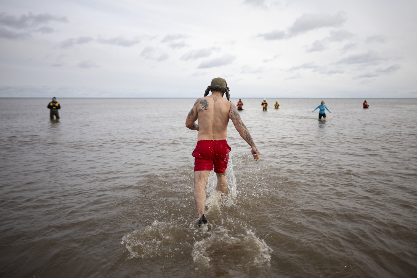 Hardy Canadians take the plunge in icy New Year's Day tradition | iNFOnews.ca