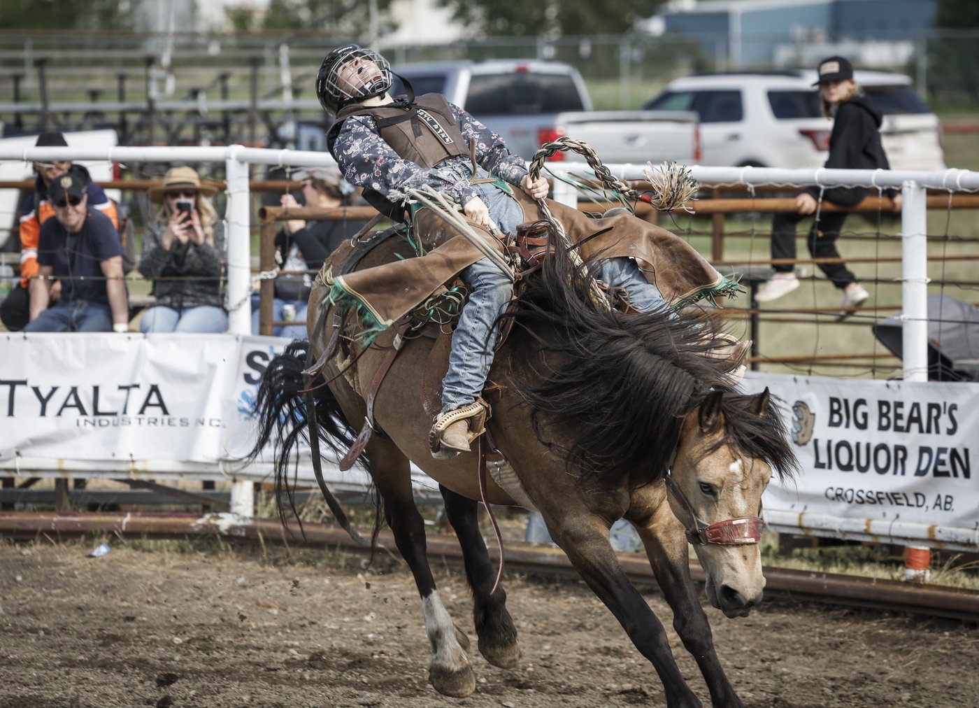 Alberta women buck tradition and blaze their own trail in ranch bronc riding | iNFOnews.ca