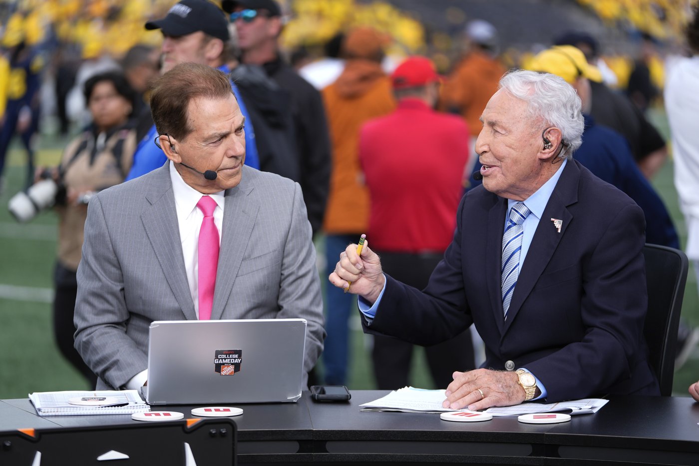 Lee Corso to retire from ESPN's 'College GameDay' after four-decade run | iNFOnews.ca Lee Corso to retire from ESPN's 'College GameDay' after four-decade run | iNFOnews.ca