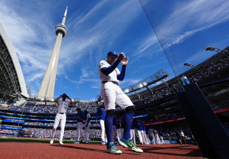 Toronto Blue Jays cap disappointing season with 5-1 victory over Reds | iNFOnews.ca