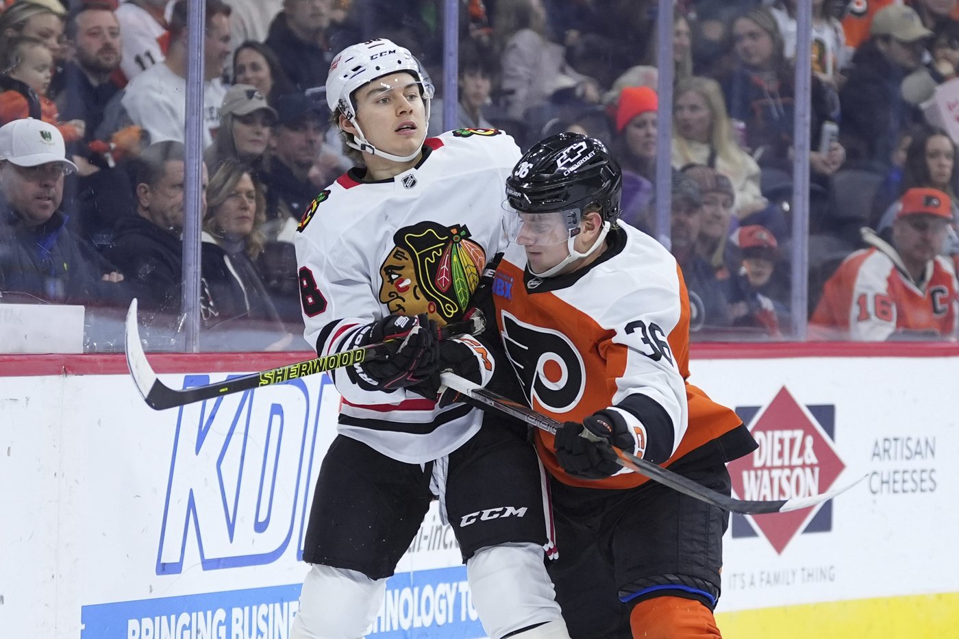 Michkov scores in overtime, Flyers rally to beat Blackhawks 3-2 | iNFOnews.ca
