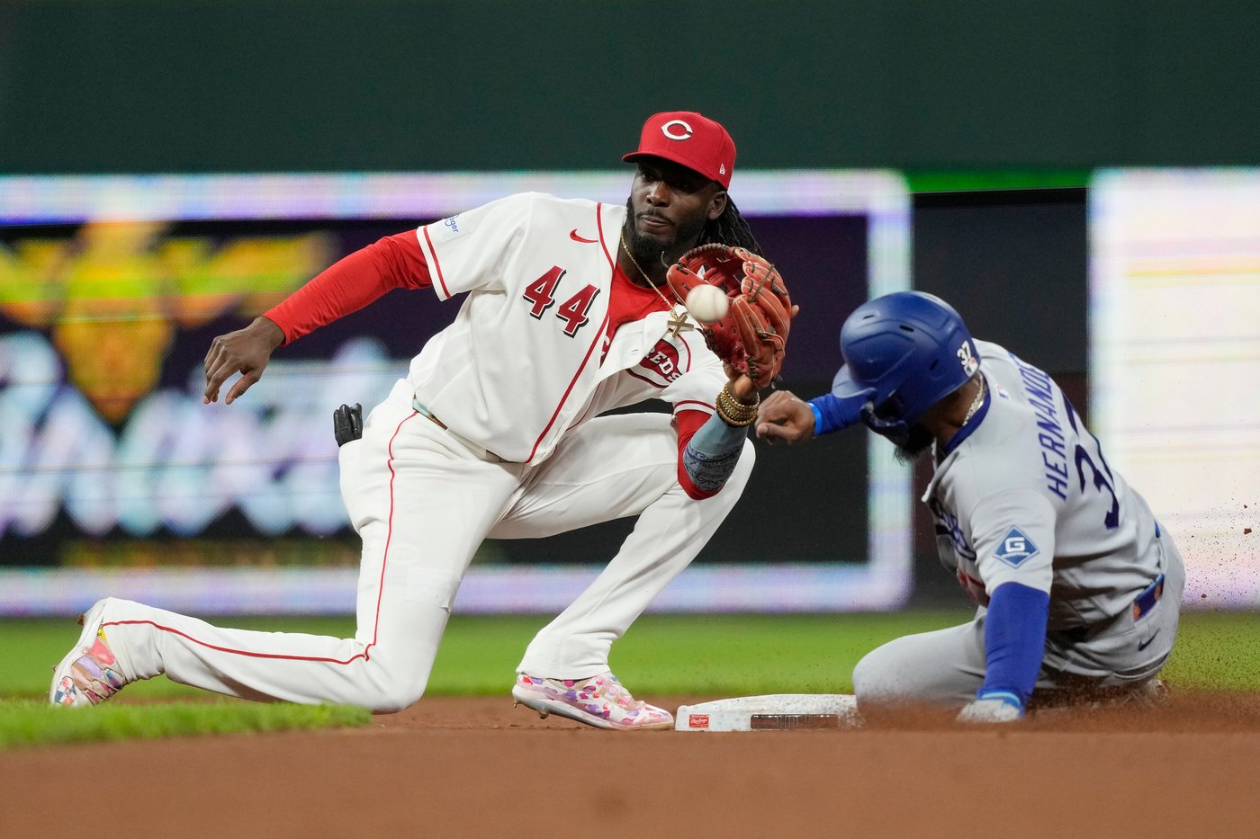 Yamamoto dominant as Dodgers beat Reds 4-0, edge closer to NL West title | iNFOnews.ca