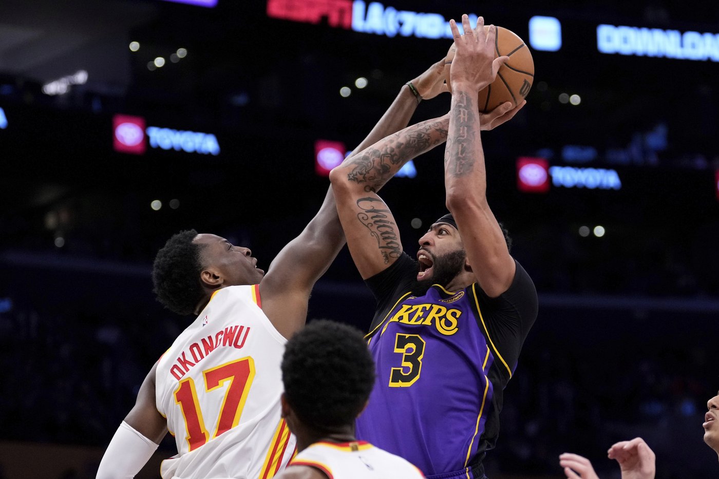 LeBron James breaks Jordan's record for 30-point games in Lakers' 119-102 win over Hawks | iNFOnews.ca LeBron James breaks Jordan's record for 30-point games in Lakers' 119-102 win over Hawks | iNFOnews.ca