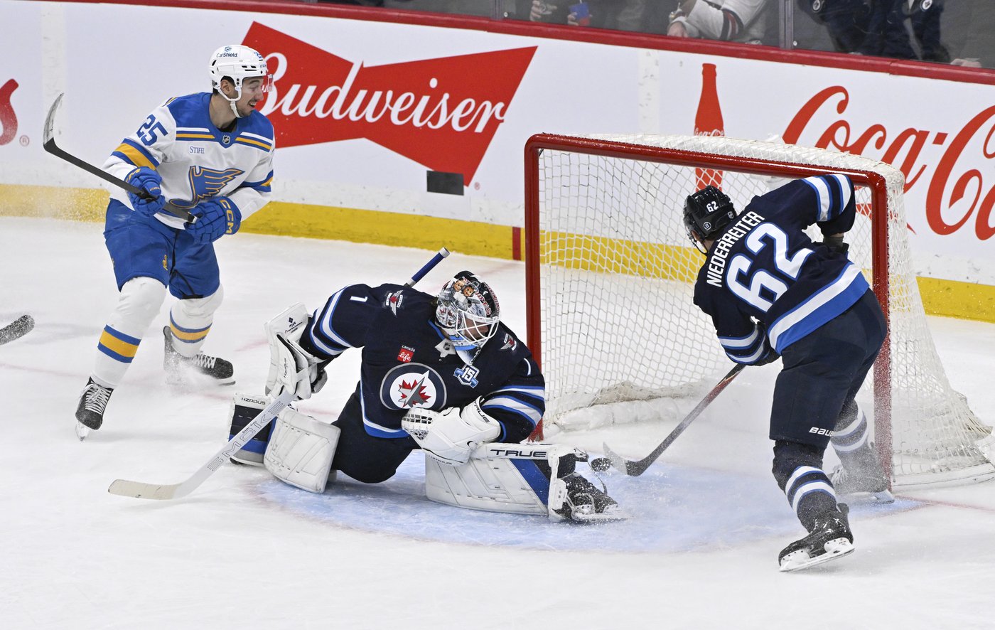 Scheifele, Comrie lift Jets to 3-1 victory over Blues | iNFOnews.ca Scheifele, Comrie lift Jets to 3-1 victory over Blues | iNFOnews.ca