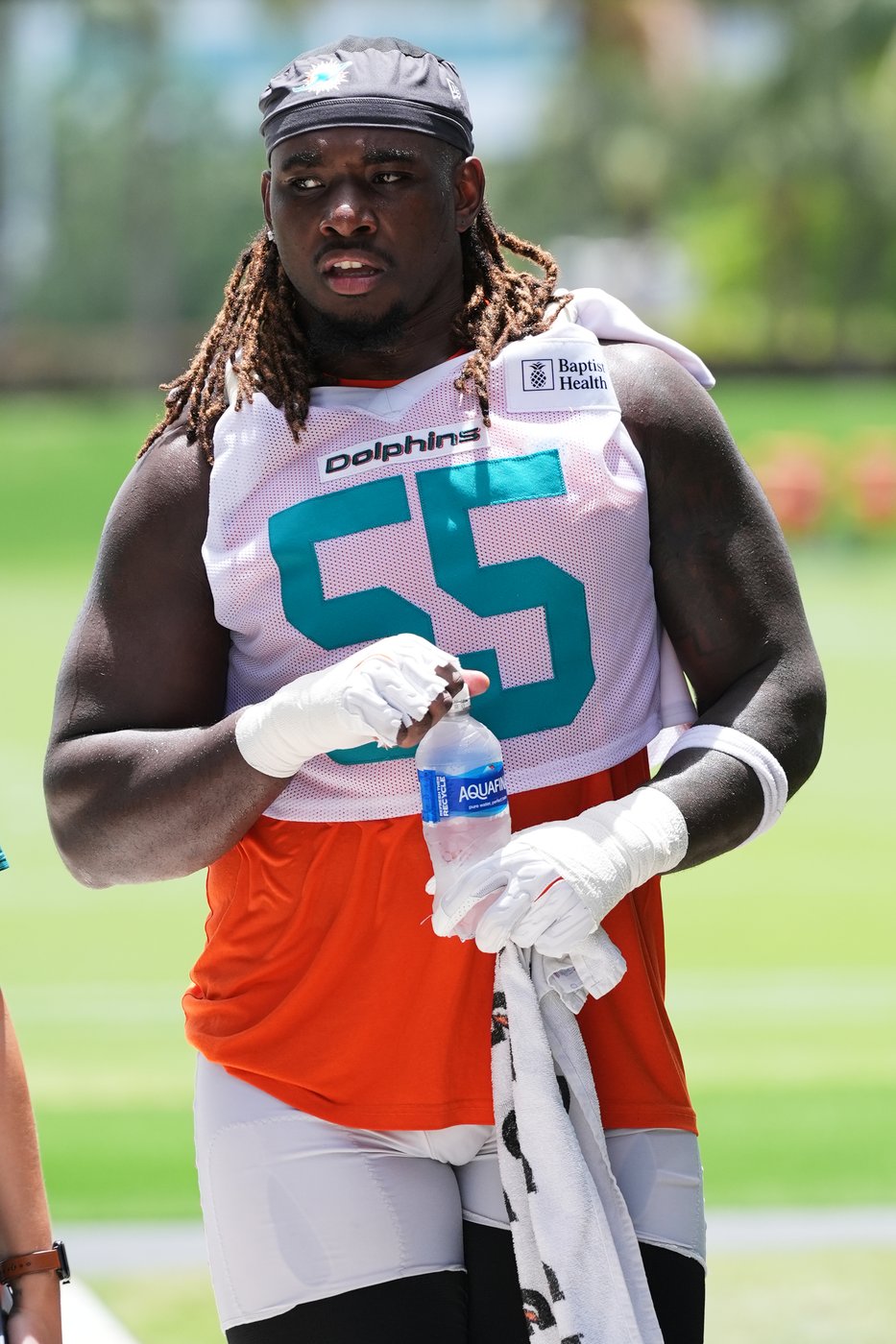 Dolphins agree to a 3-year extension with center Aaron Brewer, AP source says | iNFOnews.ca