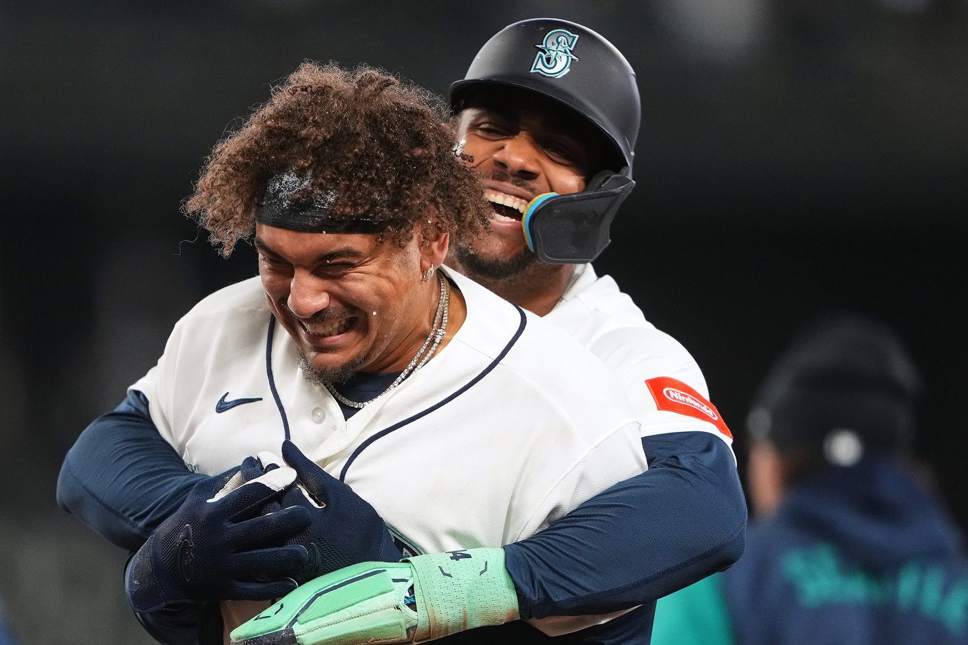 Josh Naylor hits walk-off single and Cal Raleigh homers as Mariners beat A's 5-4 to avoid sweep | iNFOnews.ca