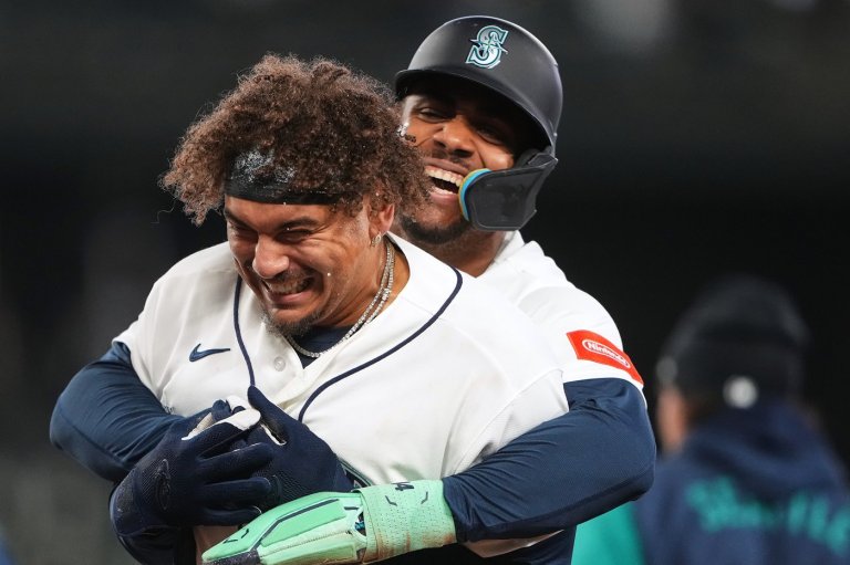 Josh Naylor hits walk-off single and Cal Raleigh homers as Mariners beat A's 5-4 to avoid sweep | iNFOnews.ca