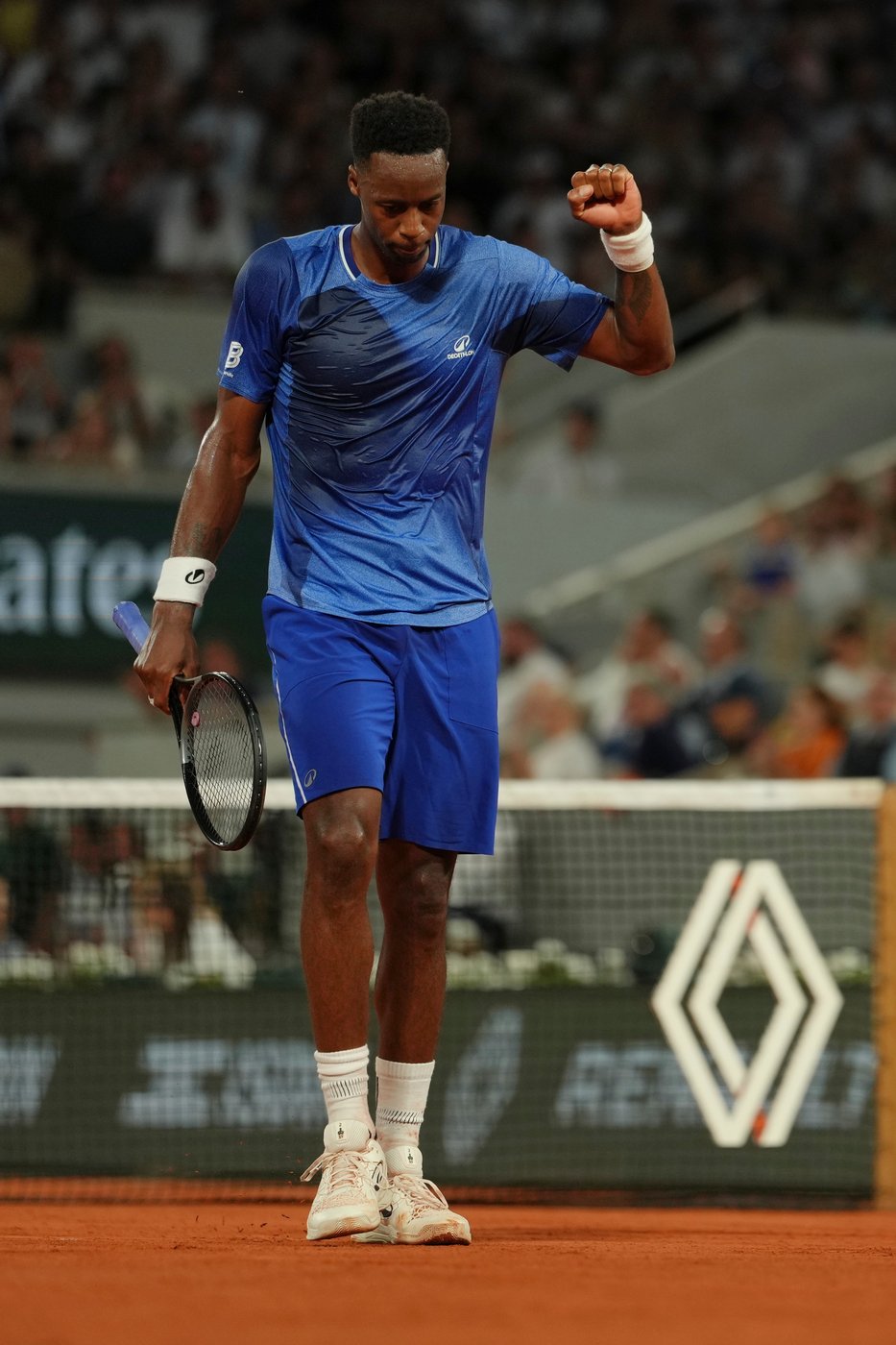 Wawrinka and Monfils bid farewell to the French Open after losing in first round | iNFOnews.ca