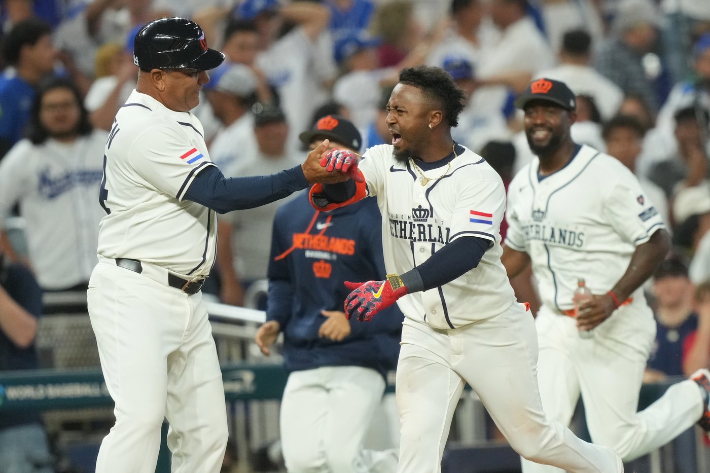 Schwarber homers and Henderson gets 4 hits to lead United States over Britain 9-1 at WBC | iNFOnews.ca Schwarber homers and Henderson gets 4 hits to lead United States over Britain 9-1 at WBC | iNFOnews.ca