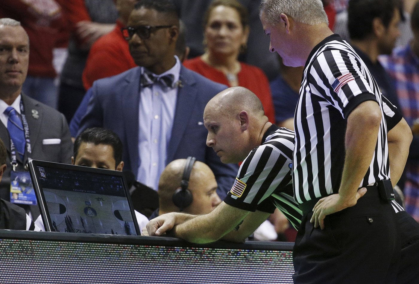 Out-of-bounds plays could be reviewed only by coach challenge under NCAA rules panel recommendation | iNFOnews.ca Out-of-bounds plays could be reviewed only by coach challenge under NCAA rules panel recommendation | iNFOnews.ca